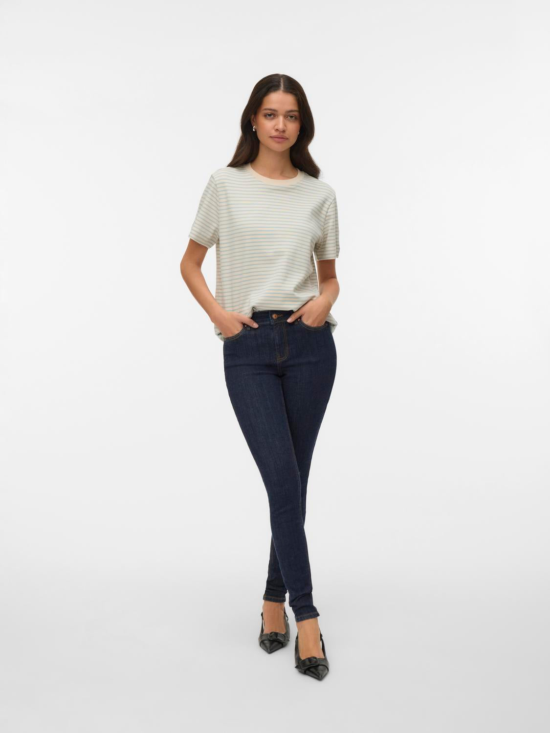 model_shot-front